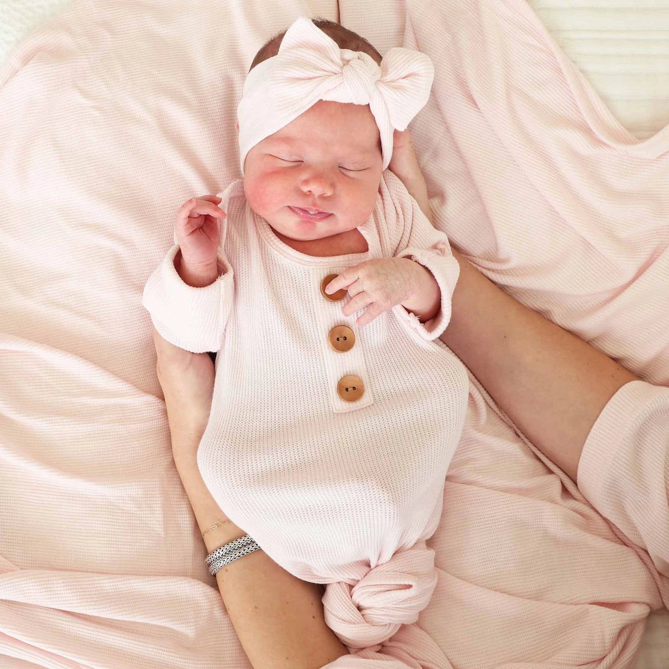 Bamboo Waffle Newborn Baby Knot Gown & Hat Set | Pearl Pink