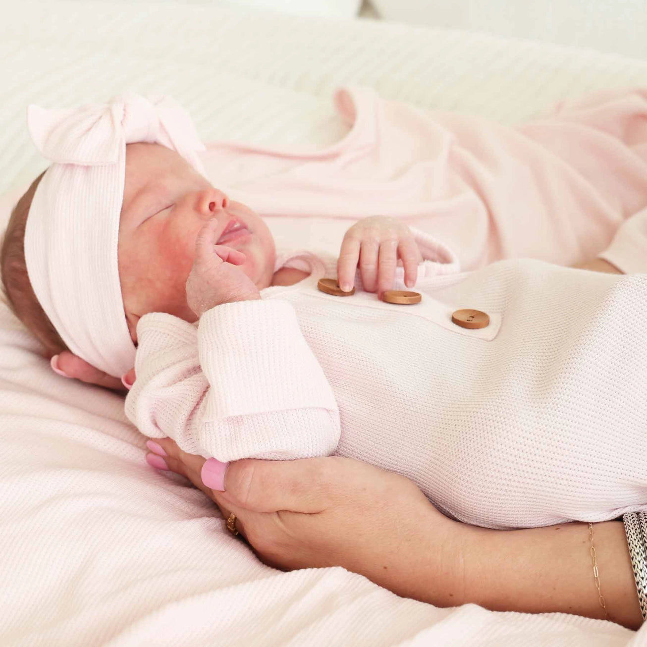 Bamboo Waffle Newborn Baby Knot Gown & Hat Set | Pearl Pink