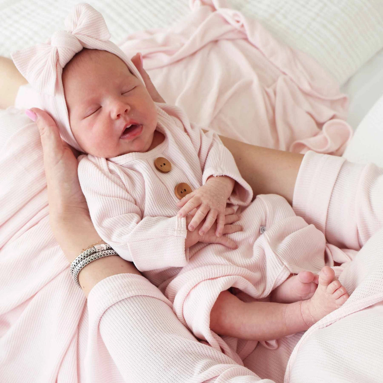 Bamboo Waffle Newborn Baby Knot Gown & Hat Set | Pearl Pink