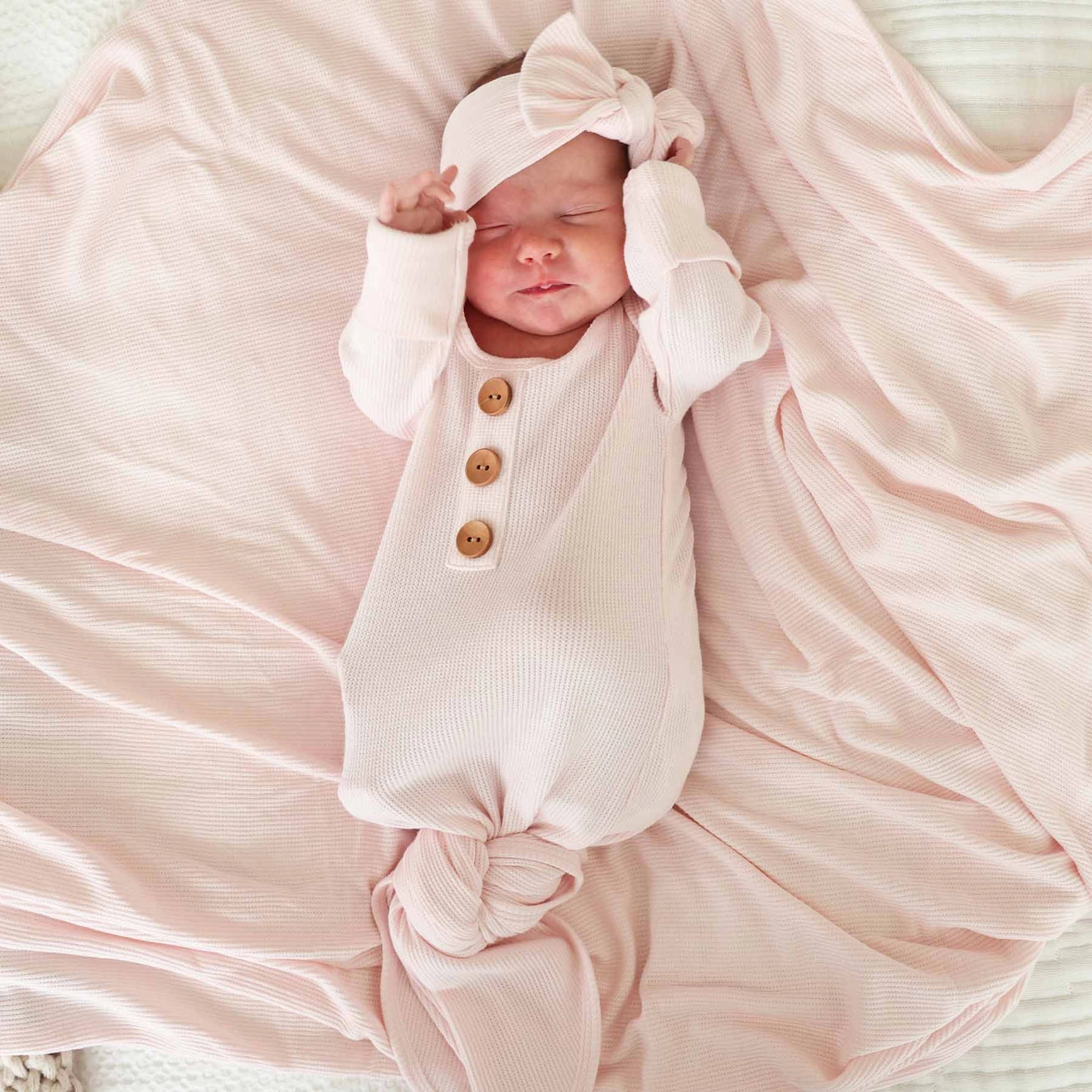 Bamboo Waffle Newborn Baby Knot Gown & Hat Set | Pearl Pink