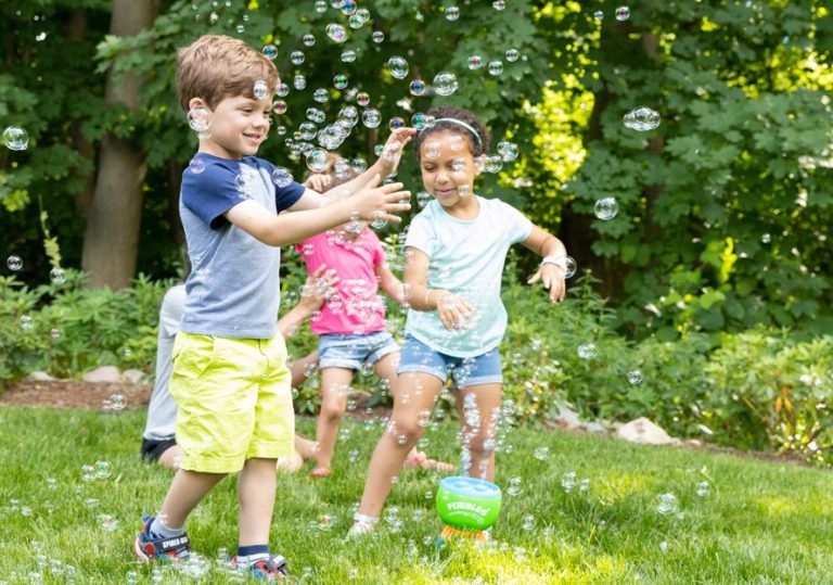 Fubbles No-Spill Fun-Finiti Bubble Machine