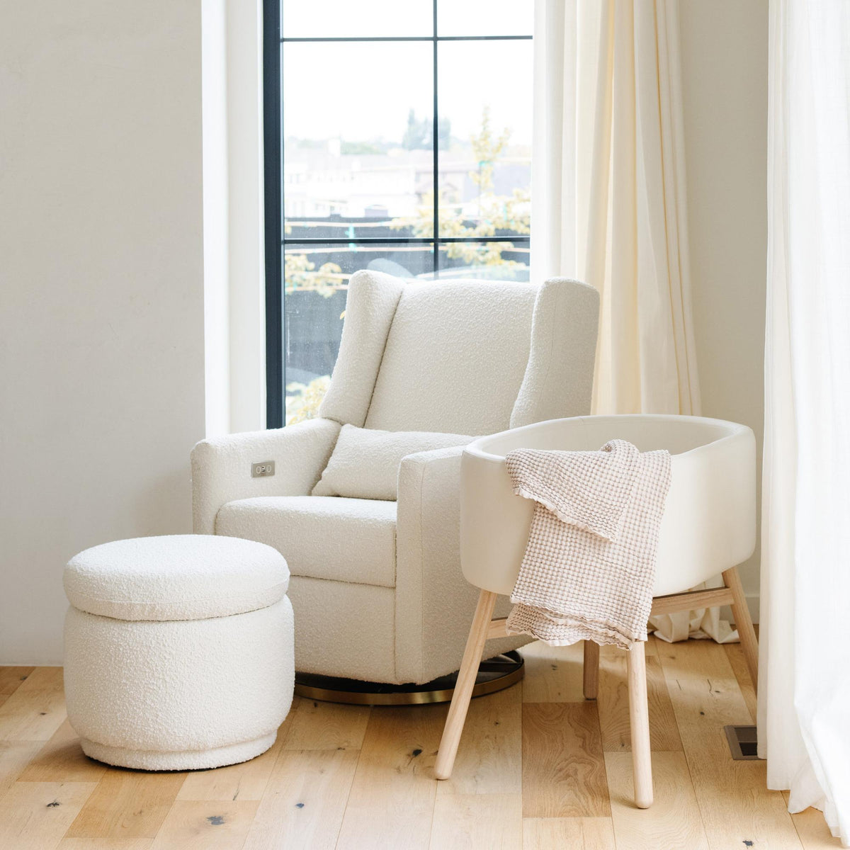 M26834GYLB,Babyletto,babyletto x GATHRE Capsule Bassinet in Ivory